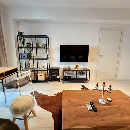 Daire Marianne, 2 Camere, Morii 2 Bükreş