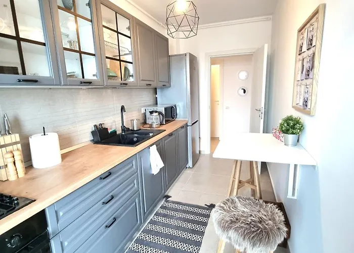 Marianne, 2 Camere, Morii 2 * 布加勒斯特